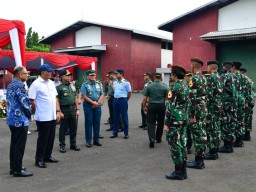 KASAL DAMPINGI MENHAN RI DAN PANGLIMA TNI LEPAS KEBERANGKATAN PASUKAN TNI UNTUK PARADE REPUBLIC DAY INDIA 2025
