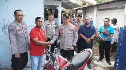 Polres Cirebon Kota Kembalikan Sepeda Motor Korban Penyerangan di Jalan Kriyan