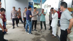 Bersama PJ Sekda Kota Cirebon, Kapolres Cirebon Kota Berikan Bantuan kepada Korban Gigitan Ular Berbisa