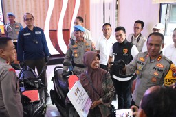Polres Madiun Kota Temukan dan Serahkan Motor yang Hilang, Korban Curanmor Tersenyum Riang