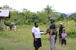 Pererat Hubungan dengan Warga, Satgas Ops Damai Cartenz Beri Imbauan Kamtibmas di Yalimo