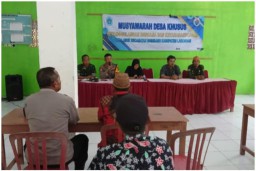 Tangani Longsor, Kapolsek Ngimbang Hadiri Musdes Khusus di Desa Girik