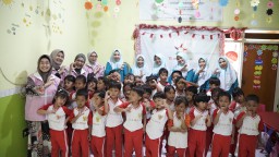 Srikandi & PIKK PLN Icon Plus Jatim Dukung Pendidikan Anak Prasejahtera di Sekolah Gratis TK untuk Indonesia