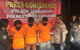 Tiga Penjudi Online Ditangkap Polsek Jambangan di Lokasi Berbeda