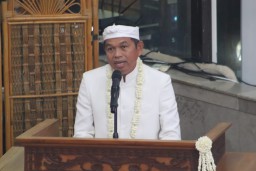 Hadiri Harjad ke-543, KDM Soroti Jalan Rusak di Kabupaten Cirebon