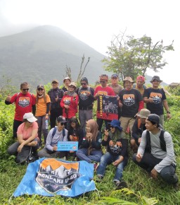 Rayakan May Day, Pendaki U50 Jatim dan Metrosurya Eksplorasi Gunung Penanggungan