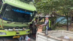 Polres Situbondo Berbagi Makanan Gratis Untuk Sopir Truk dan Angkutan Umum