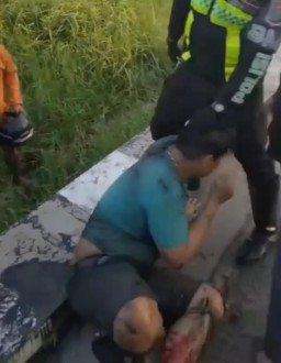 Maling Dihajar Masa Didepan RSAL, Setelah Gagal Gasak Motor Di Depan Minimarket Ketintang.