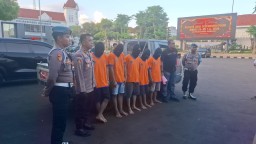 Sindikat Penyerobotan Lahan Berkedok Ormas Terbongkar, Lima Orang Diamankan di Polrestabes Surabaya