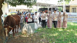 Polres Cirebon Kota Gelar Penyembelihan Hewan Kurban, Wujud Kepedulian Sosial dan Iman