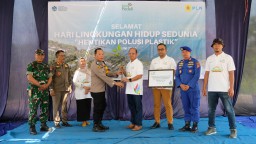 Peringati HLH Sedunia, PLN UIP JBTB serah terima bantuan TJSL dan Penanaman Mangrove di Pesisir Lamongan