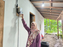 Semangat Hari Pahlawan, Terang yang Dinanti Hadir untuk Karmini Bersama PLN
