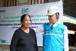 Hari Sumpah Pemuda, Wujudkan Mimpi Warga Poso: Ni Wayan Akhirnya Nikmati Cahaya Setelah Dua Tahun Tanpa Listrik