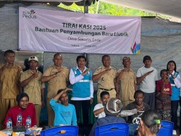 PLN untuk Rakyat, PLN Hadirkan Keadilan Energi Lewat Program Tirai Kasi di Kecamatan Ndona Timur NTT
