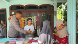 Kisah Cinta, Siswi SMP di Lamongan yang Berjuang di Warung "Malam" Demi Sekolah Kini Dibantu Ipda Purnomo