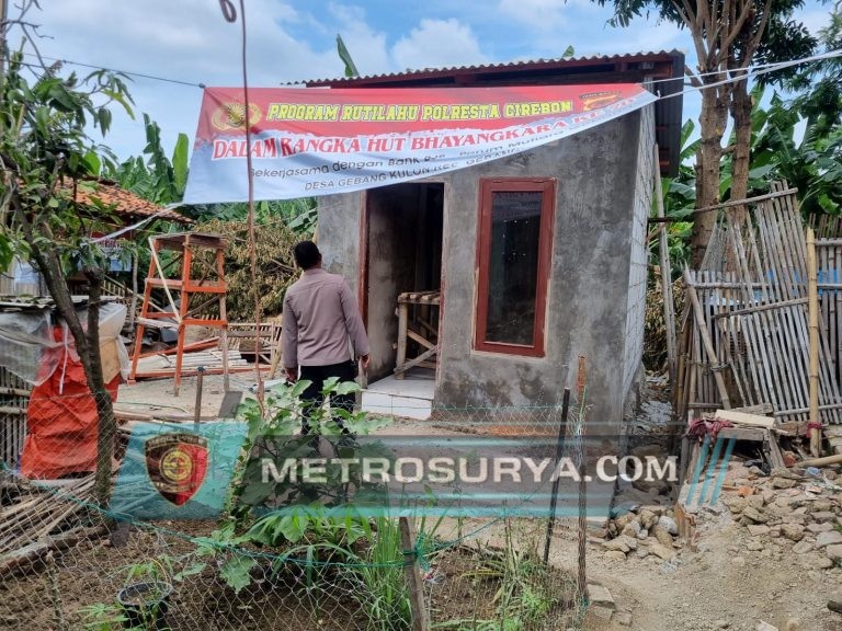 Kapolsek Gebang Polresta Cirebon Akp. Wawan Hermawan, S.H laksanakan Monitoring Rutilahu di Desa Gebang Kulon