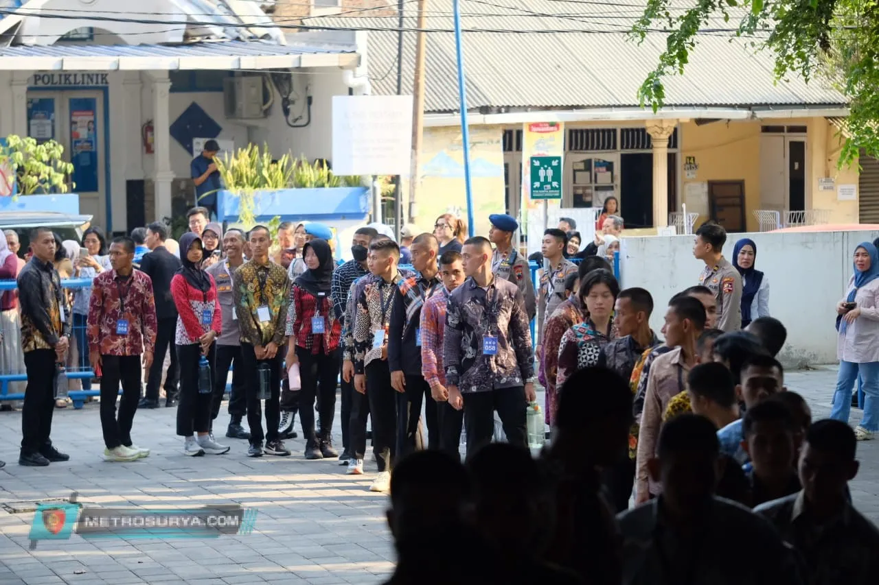 "Lihat Saja Sudah Senang" Momen Ortu Catar Akpol ke Udinus Semarang