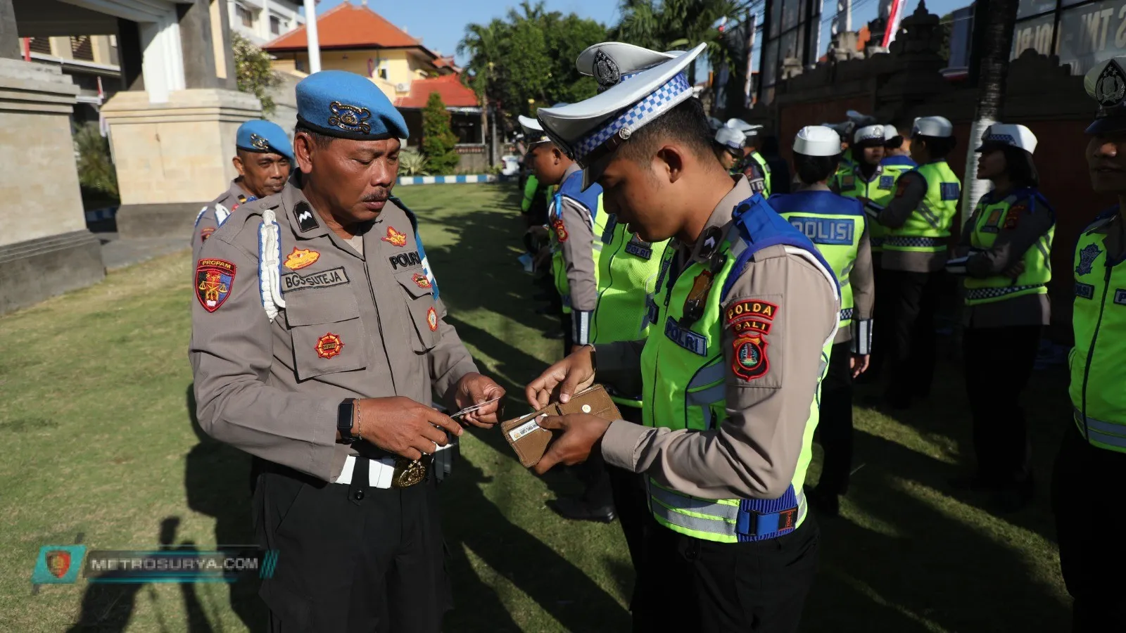 Subsatgas Propam Gelar Operasi Patuh Agung 2024 Lakukan Cek Kelengkapan Personel pada Apel Operasi