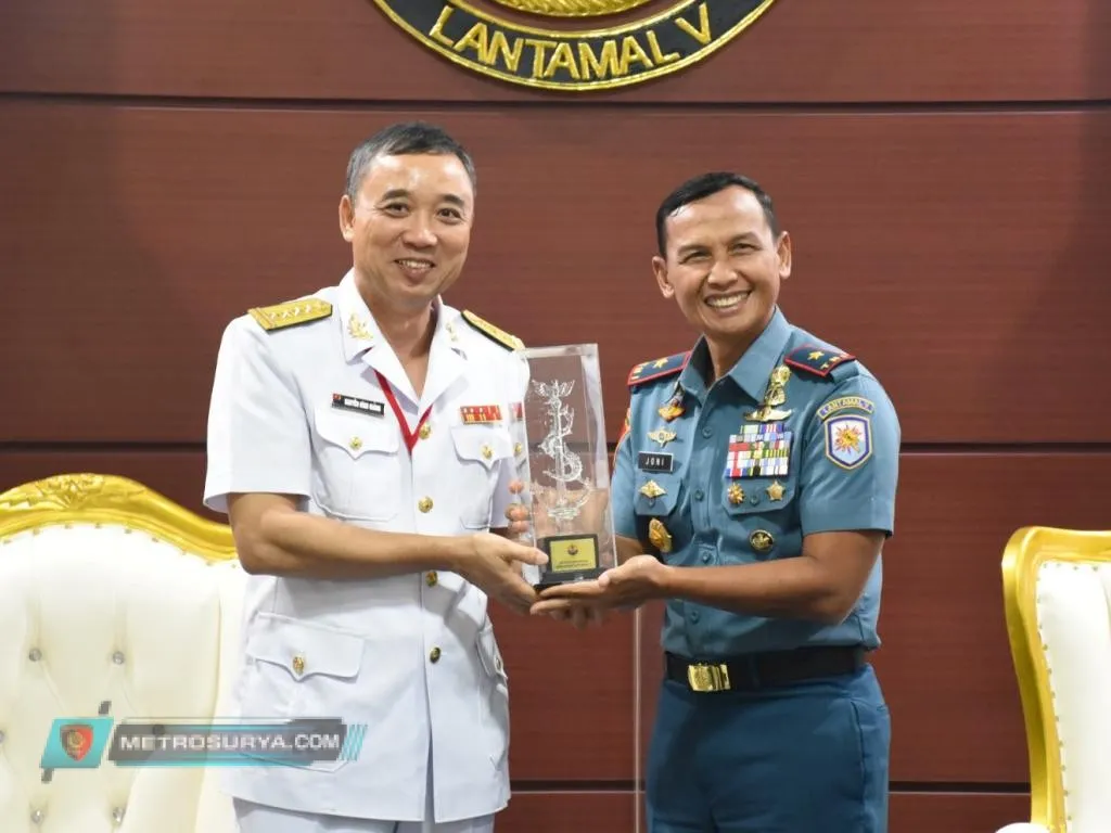 DANLANTAMAL V TERIMA KUNJUNGAN KOMANDAN KAPAL PERANG ANGKATAN LAUT VIETNAM VPN LE QUY DON 286