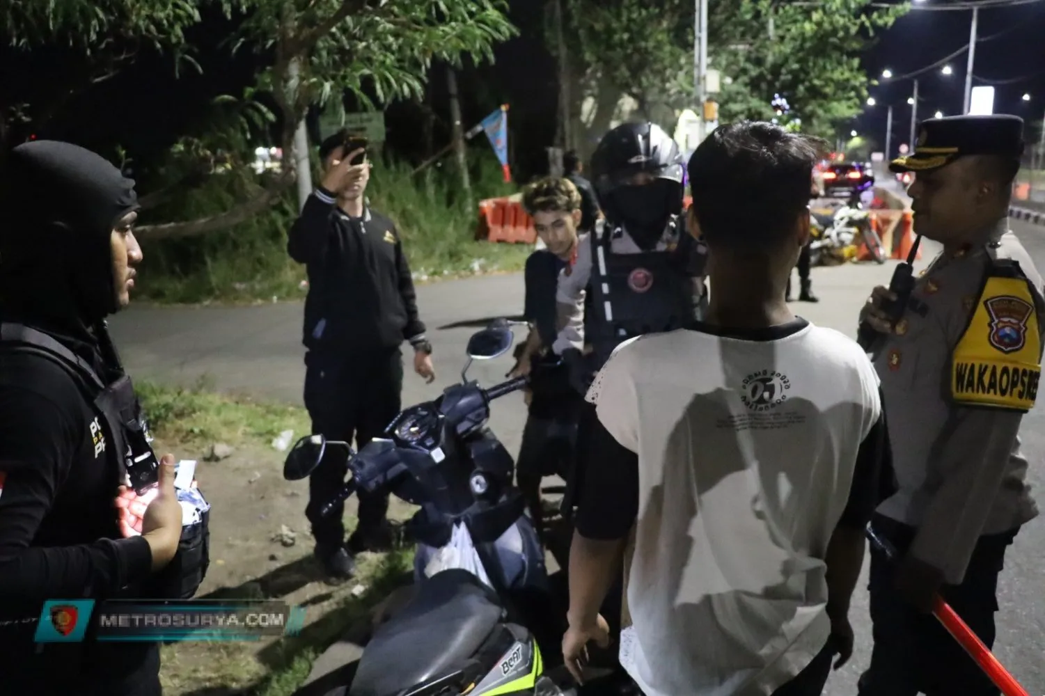 Cegah Kejahatan Malam, Polres Tanjung Perak Gelar Patroli Skala Besar