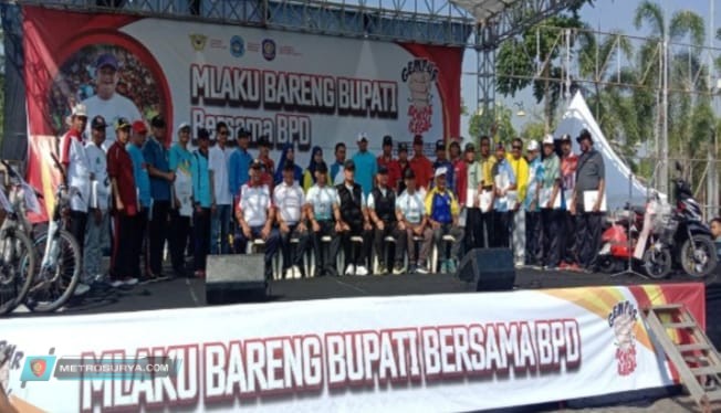 Bupati Lamongan Menyerahkan SK Perpanjangan Masa Jabatan Kapada 2.874 Anggota BPD