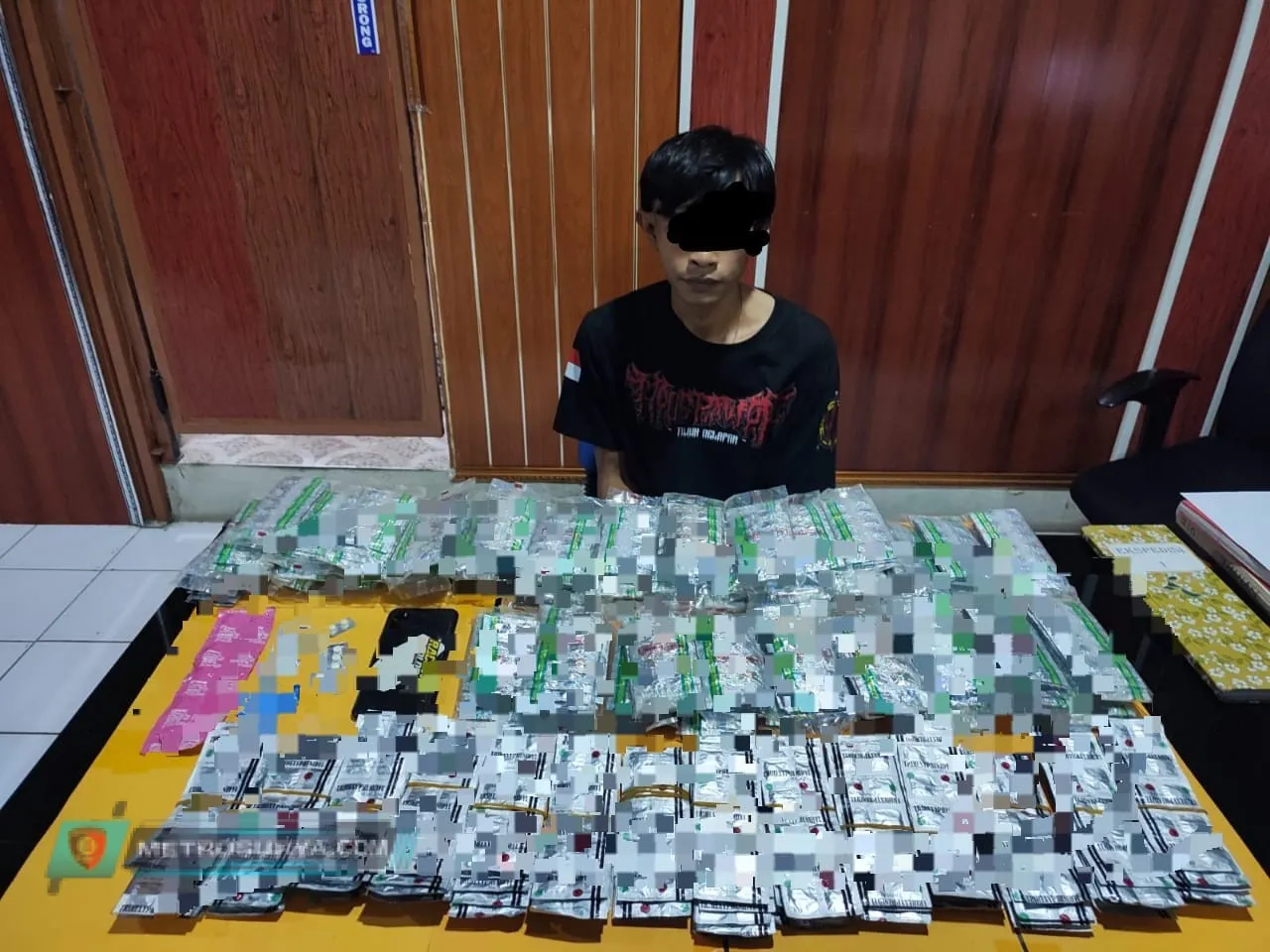 Polres Ngawi Ungkap Peredaran Okerbaya, Tersangka dan Ribuan Pil Koplo Berhasil Diamankan