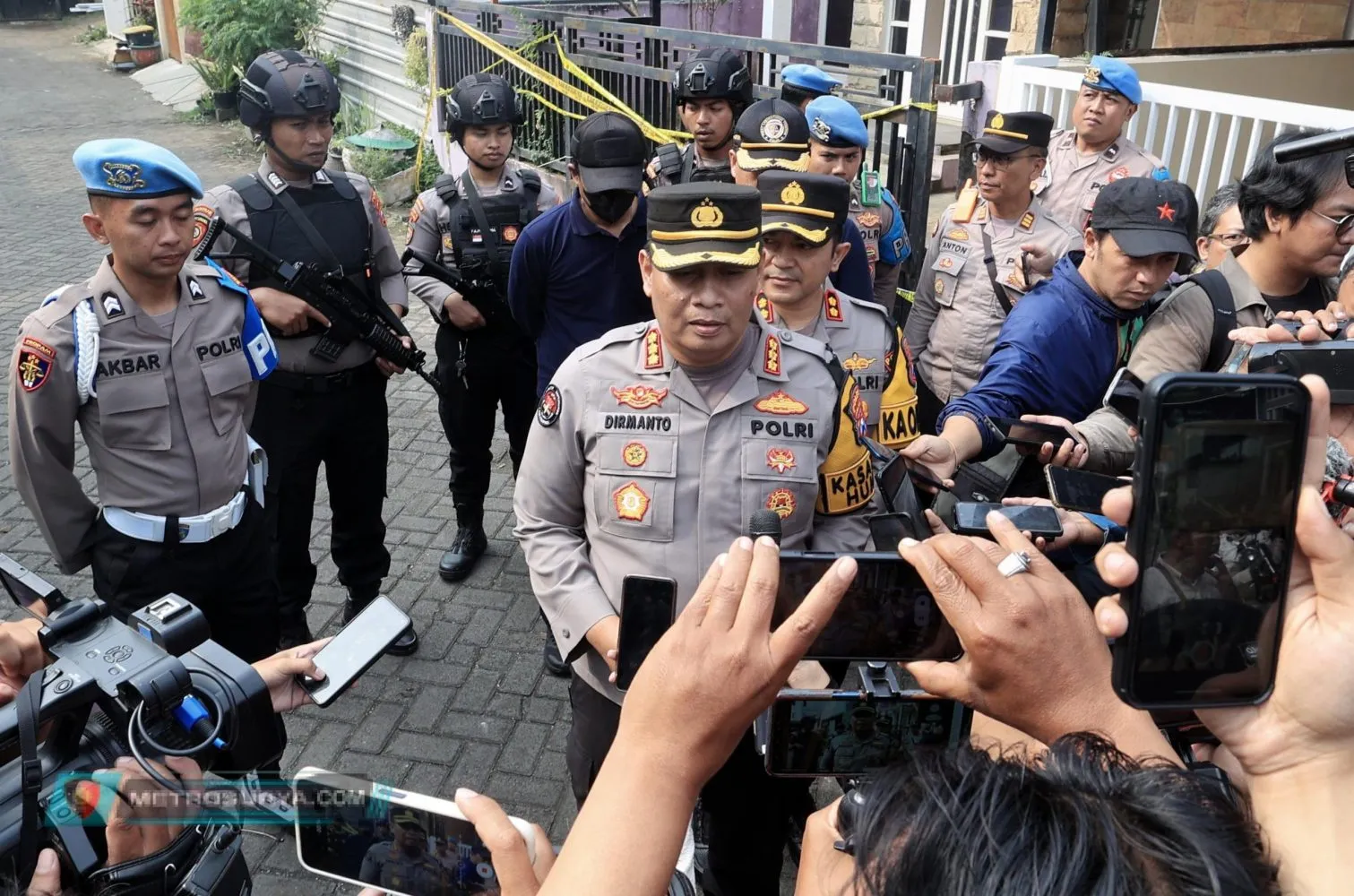 Polisi Temukan Bahan-bahan Peledak di Rumah Terduga Teroris
