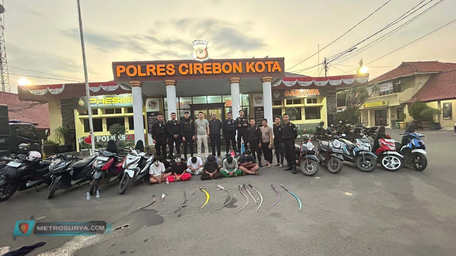 Hendak Melakukan Aksi Tawuran Konten, Belasan Remaja Berikut Sajam Diamankan Sat Samapta Polres Cirebon Kota