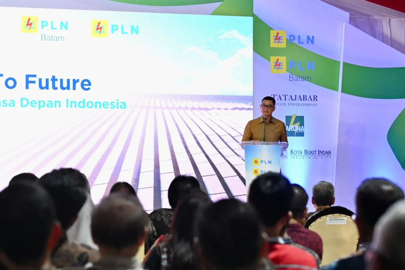PLN-AHP Resmi Operasikan PLTS Ground-mounted 100 MWp di Kawasan Industri KBI Purwakarta, Terbesar Di Indonesia!