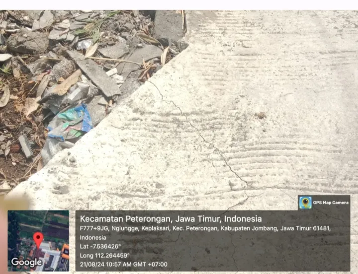 Belum Setahun Rabat Beton Desa Keplaksari Retak Parah