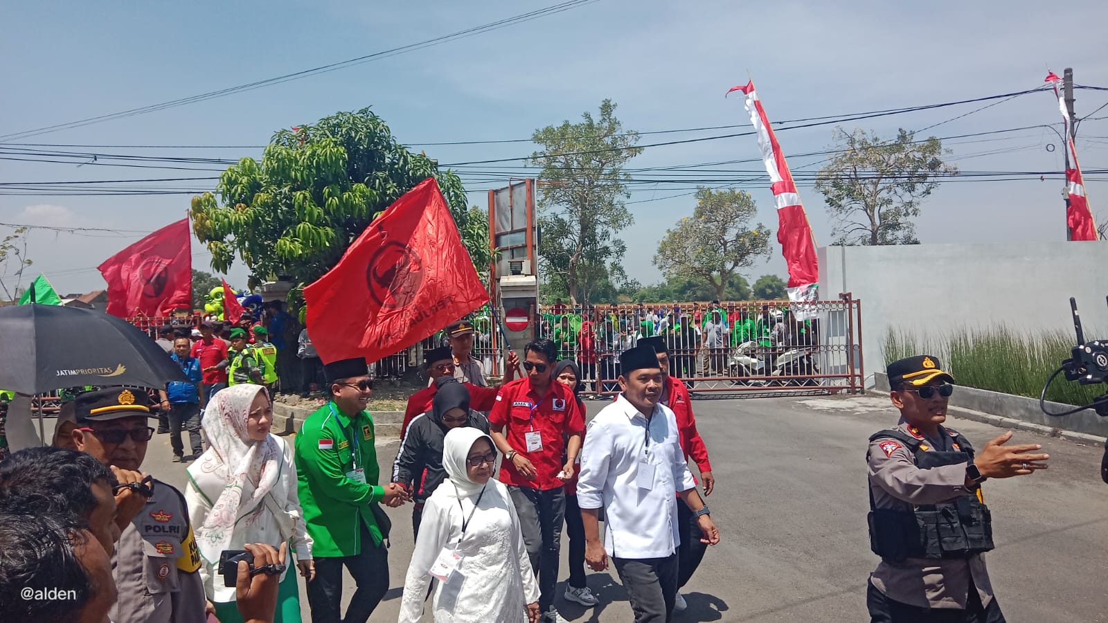 Paslon Mundjidah dan Sumrambah Resmi Mendaftar ke KPU Jombang