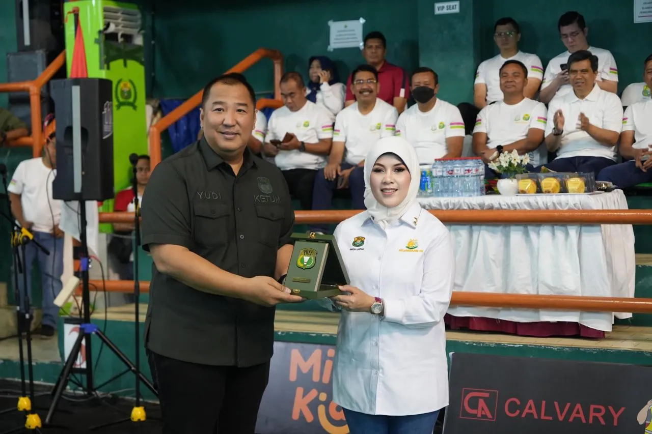 Kejuaraan Bulutangkis Piala Kajati Jatim 2024 Dibuka Mia Amiati
