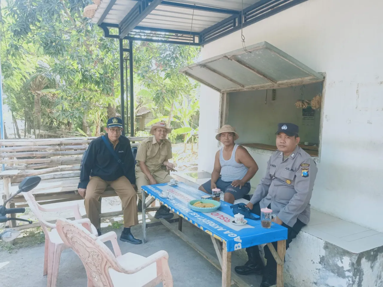 Giat Cooling System Anggota Polsek Babat Sambang Warga Dalam Rangka Jaga Khamtibmas Jelang Pilkada 2024