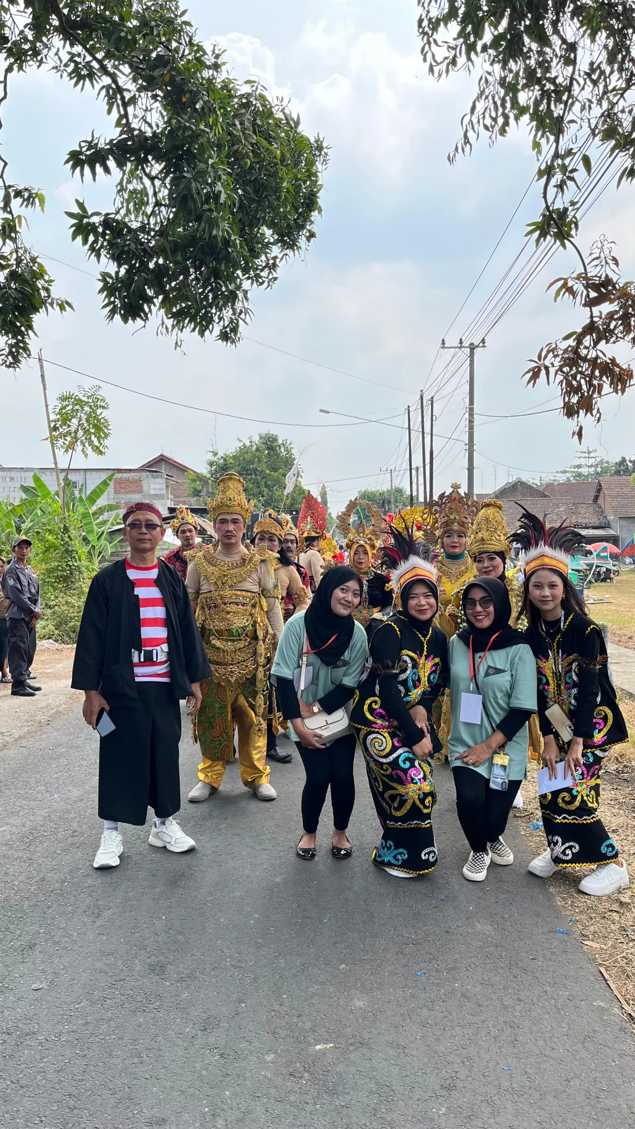 Peringatan HUT RI ke 79 Desa Karobelah Gelar Karnaval Pawai Budaya