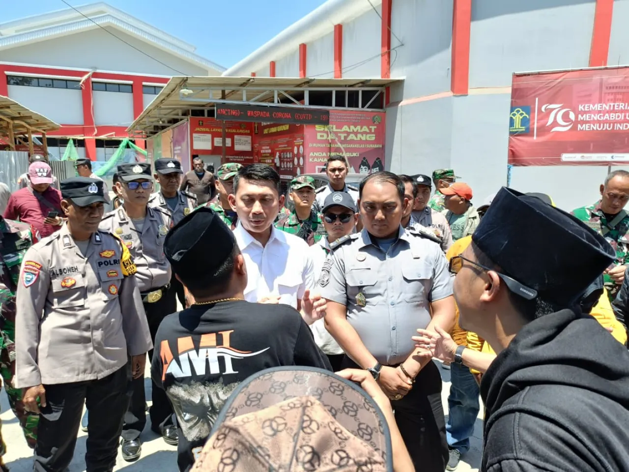 Tak Terbendung, Ratusan Massa AMI Merangsek Masuk ke Rutan Medaeng