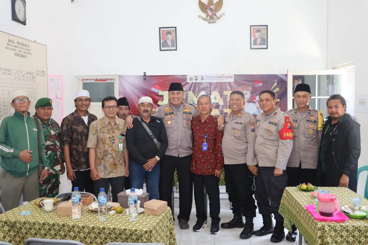 Jumat Curhat, Polres Pelabuhan Tanjung Perak Ajak Warga Cegah Kenakalan Remaja.