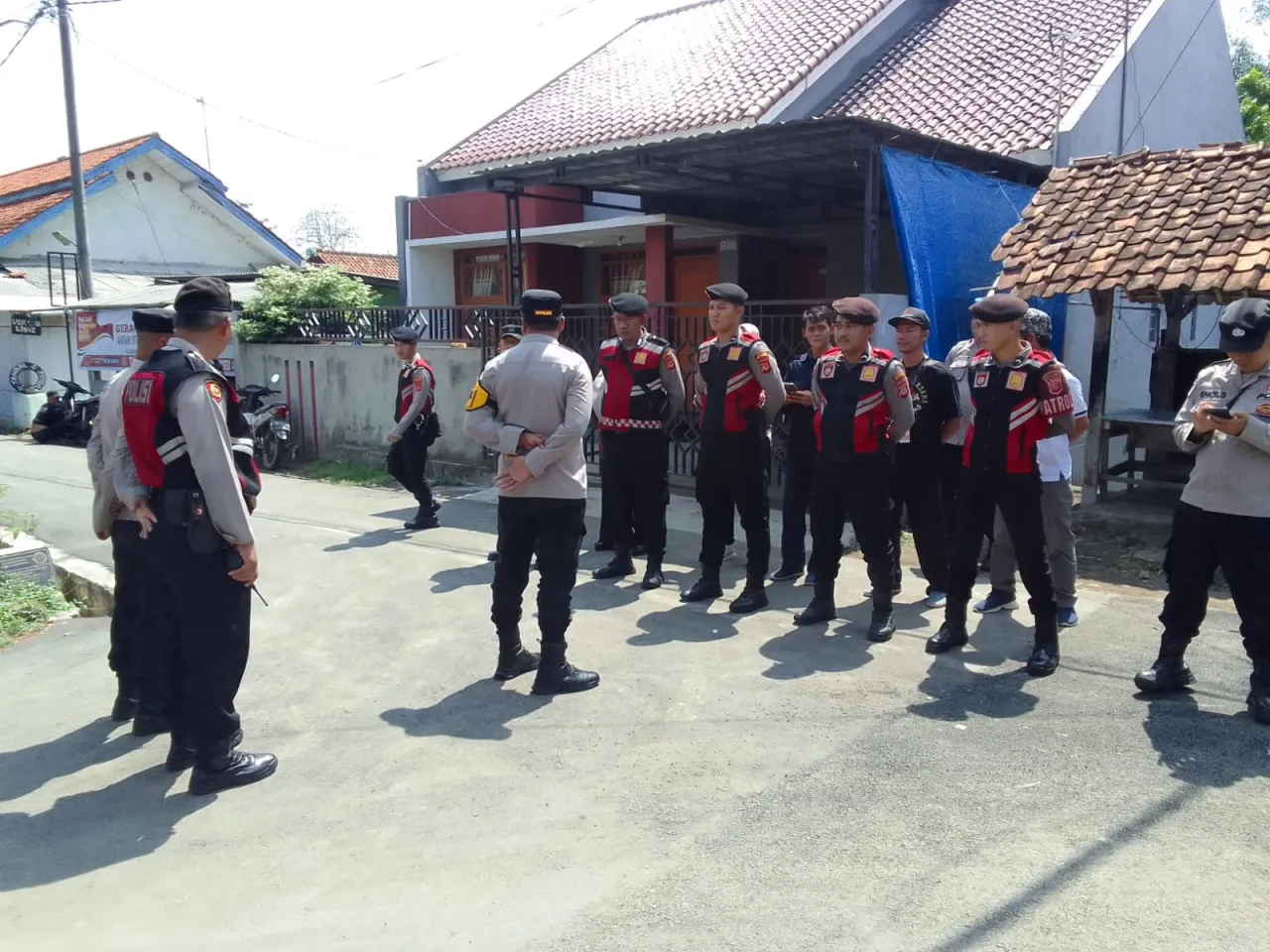 Polres Majalengka Gelar Pengamanan Kampanye Cawabup Dena Muhamad Ramdhan di Desa Cisambeng