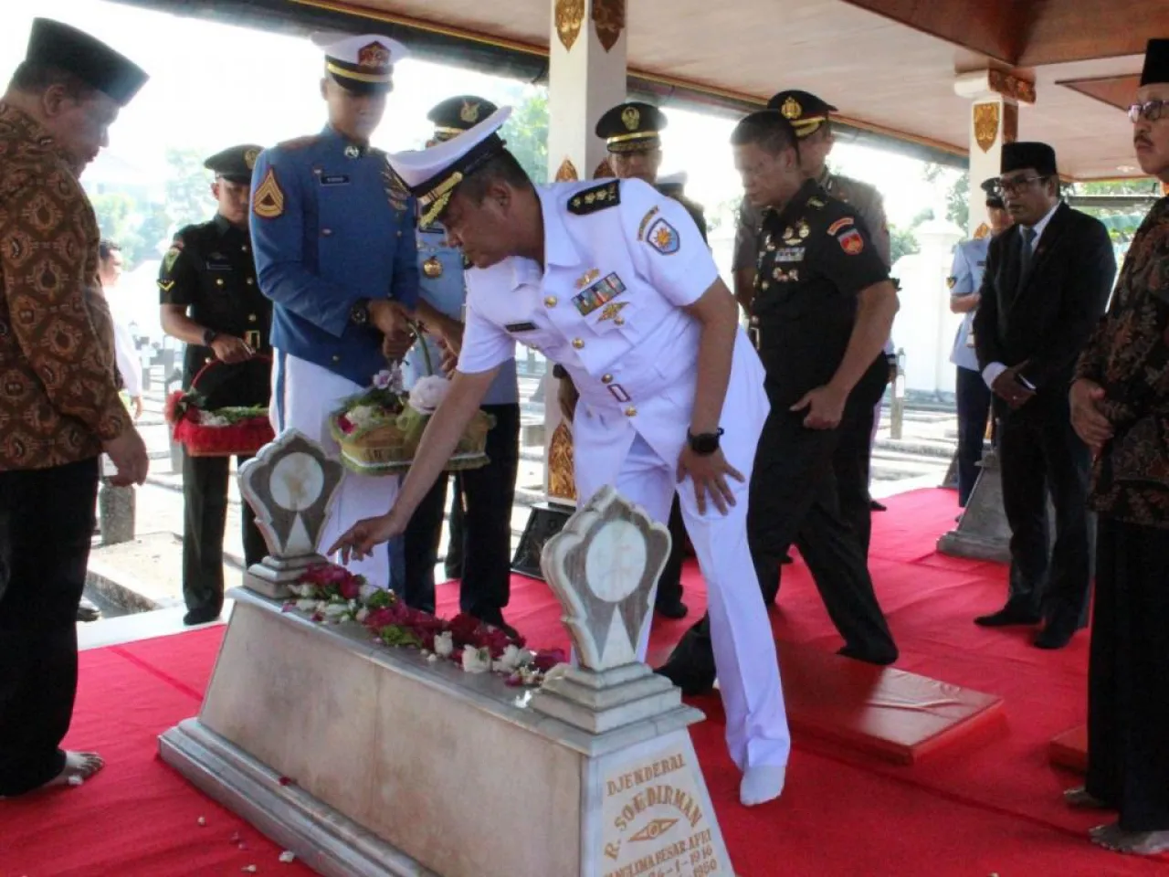 Jelang HUT TNI Ke-79, Lanal Yogyakarta Ikuti Ziarah Rombongan.