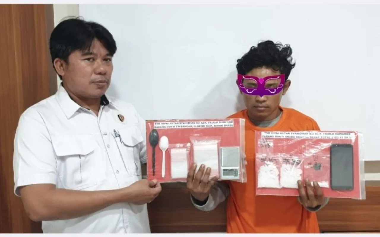 Satresnarkoba Polres Pelabuhan Tanjung Perak Ungkap Peredaran Narkotika Jenis Shabu dan Pil Ekstasi.