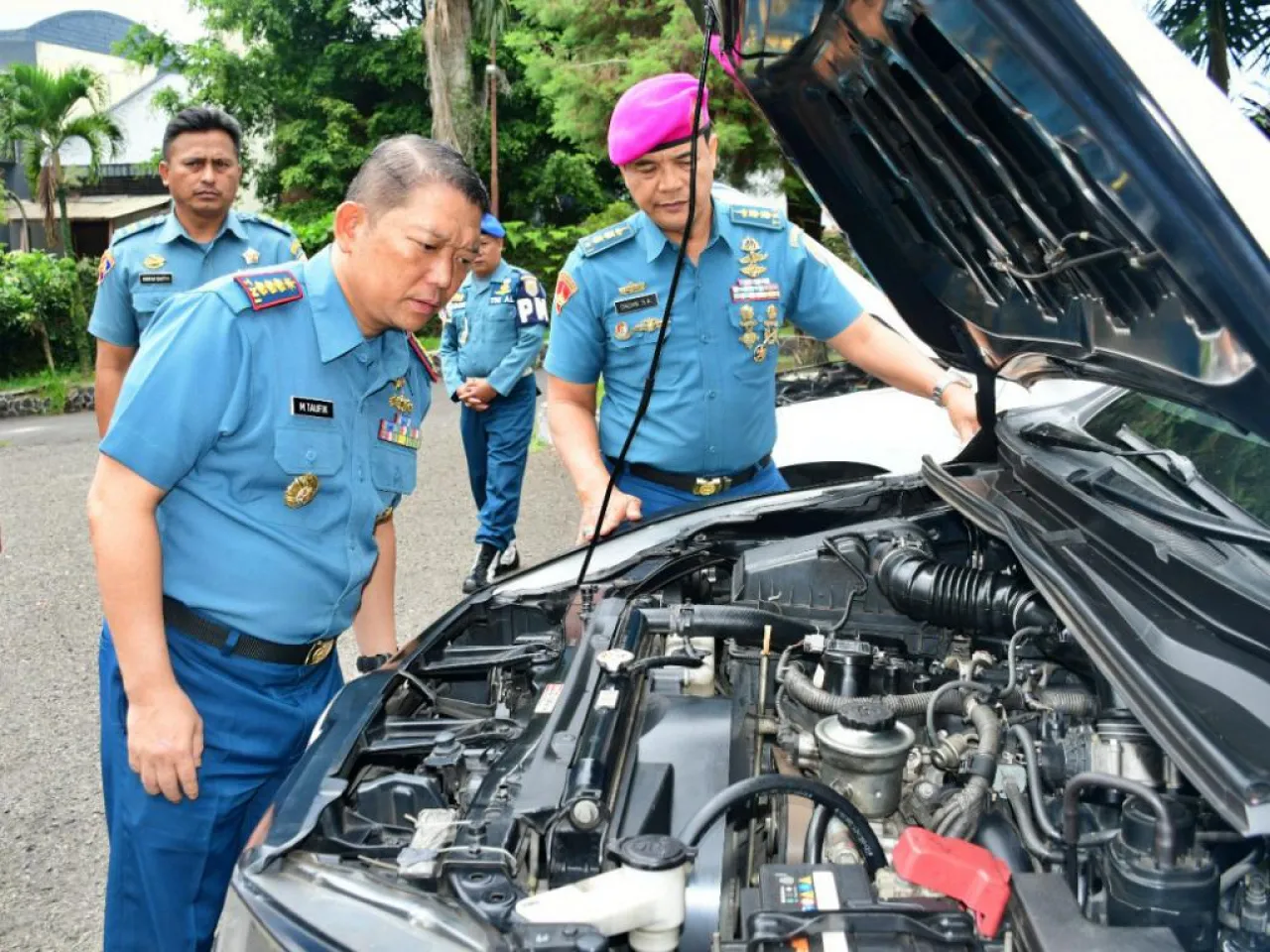 Komandan Lanal Bandung Lakukan Apel Kendaraan Operasional