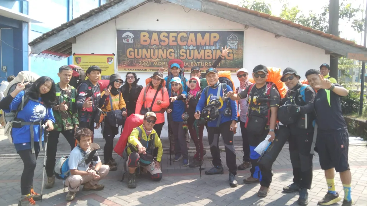Team Rescue (AMI) Berkolaborasi dengan (PENAT) Lakukan Expedisi Pendakian di Gunung Sumbing