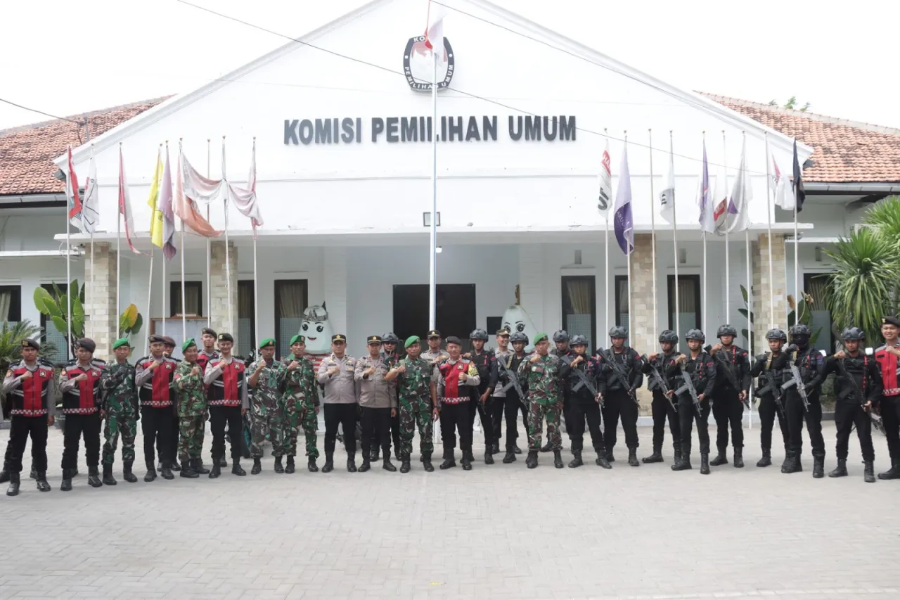Jaga Kondusifitas Tahapan Pilkada 2024, Personel Gabungan Polres Sampang dan TNI Gelar KRYD