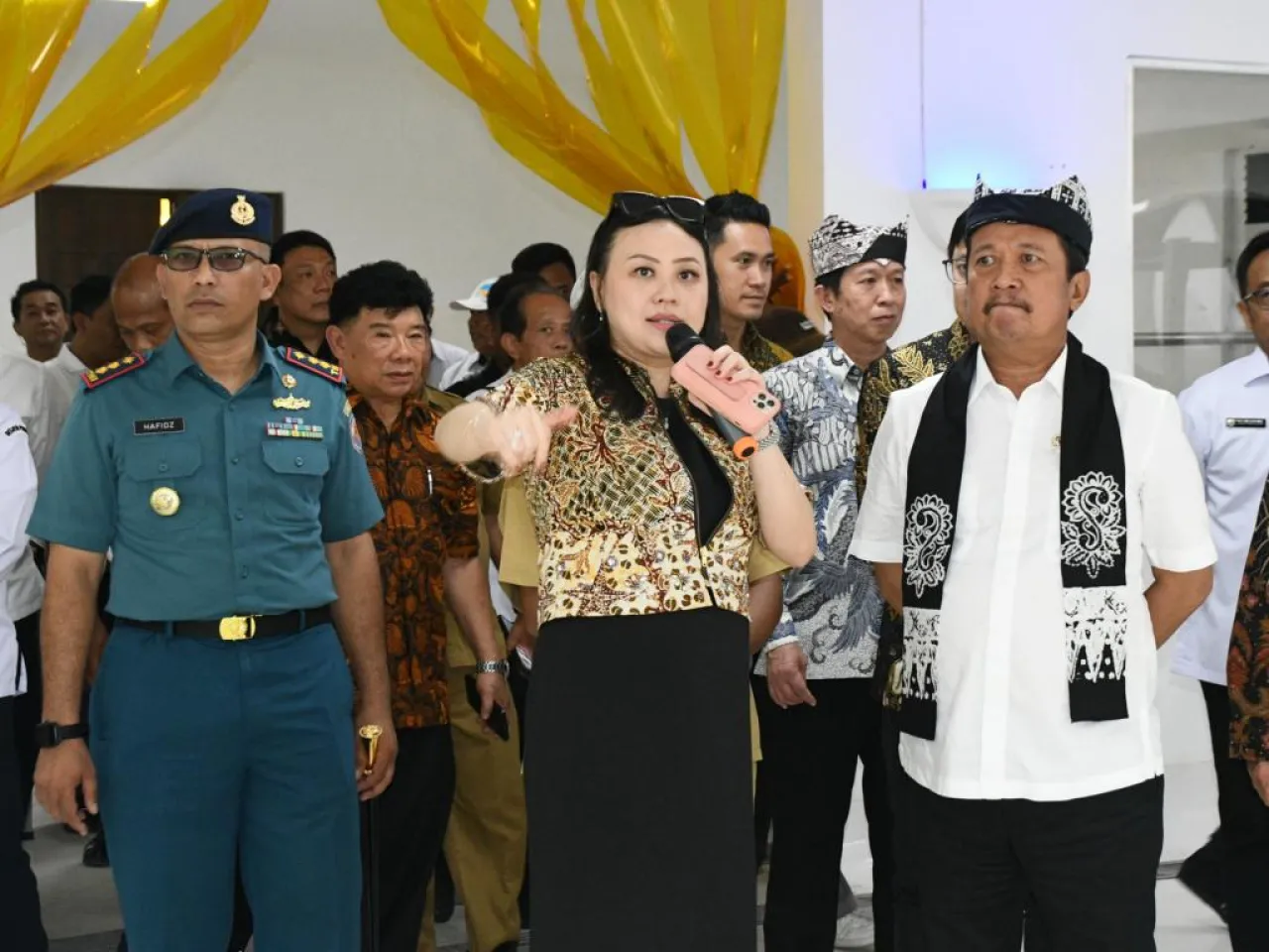 Danlanal Banyuwangi Dampingi Menteri Kelautan dan Perikanan RI Lepas Ekspor Perdana Tuna Kaleng.