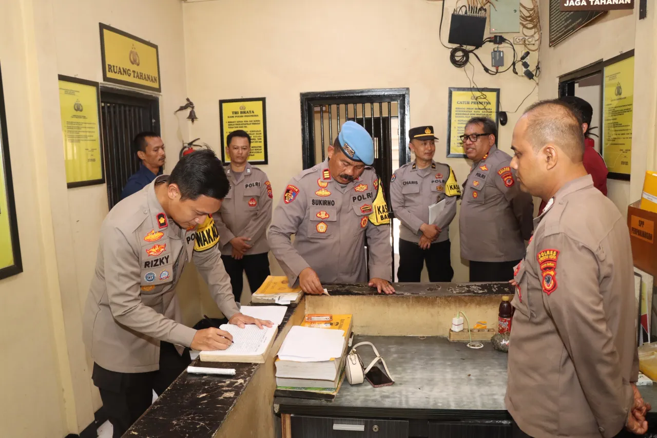 Wakapolres Cirebon Kota Cek Kondisi Tahanan, Pastikan Kesehatan dan Fasilitas Memadai