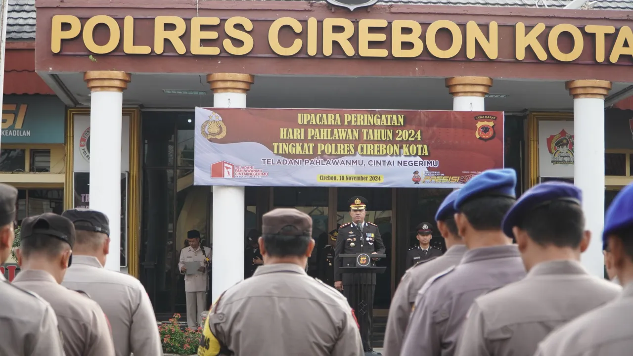 Kapolres Cirebon Kota Pimpin Upacara Hari Pahlawan Tingkat Polres Cirebon Kota