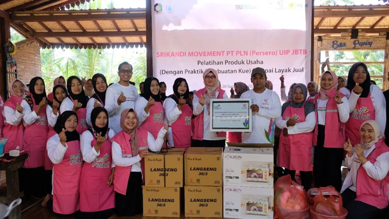 “Semangat Hari Pahlawan: Srikandi PLN 2024 Berdayakan Perempuan Kalipuro”