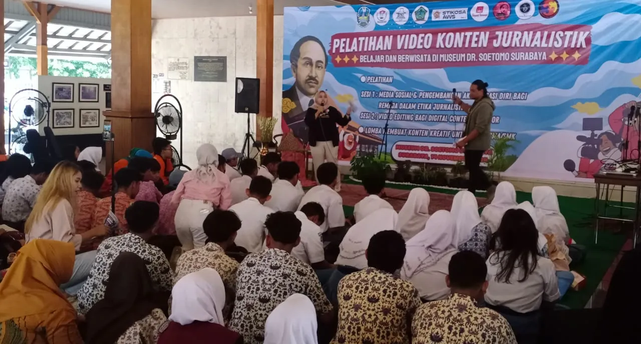 Stikosa AWS dan YKAI Jatim Adakan Pelatihan Video Konten Jurnalistik Sambil Berwisata Sejarah