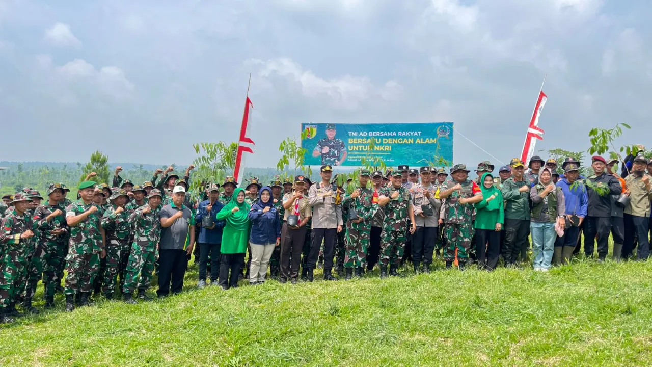 Sinergitas TNI-Polri Hijaukan Lumajang, 2000 Pohon Ditanam di Buper Glagah Arum