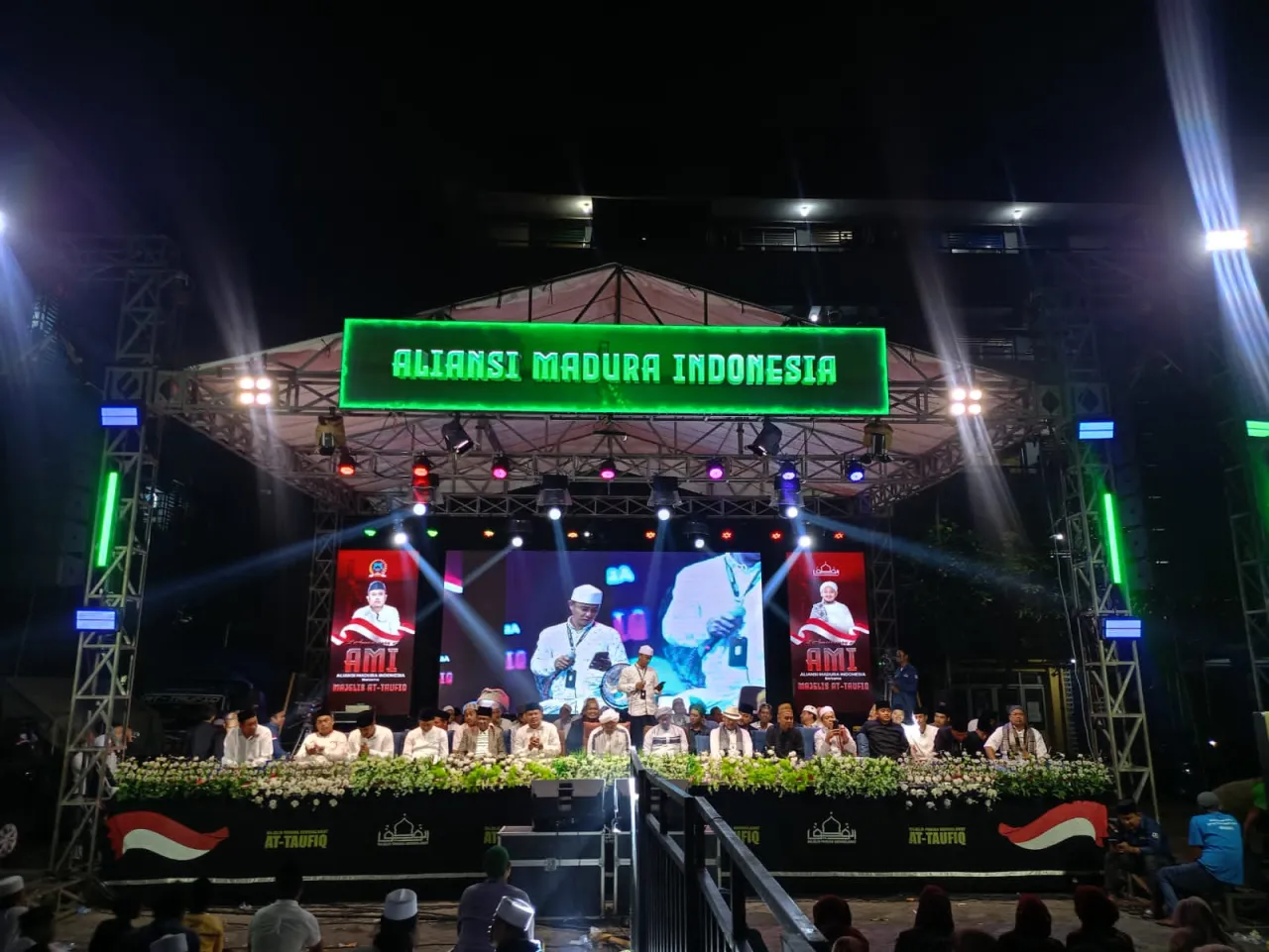 Gebyar Sholawat (AMI) Rayakan Milad Ke-2, Ribuan Jamaah Lantunkan Sholawat dan Do'a