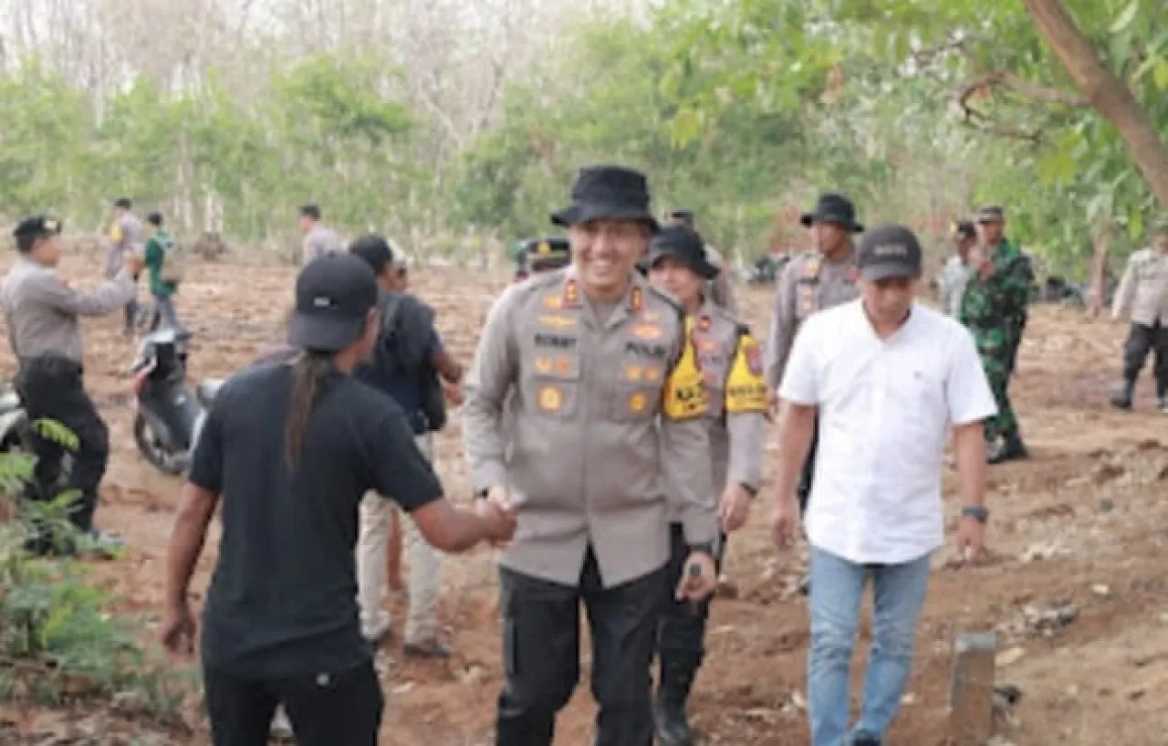 Dukung Program Ketahanan Pangan Nasional, Kapolres Lamongan Lakukan Pengecekan Lahan Di Desa Wanar